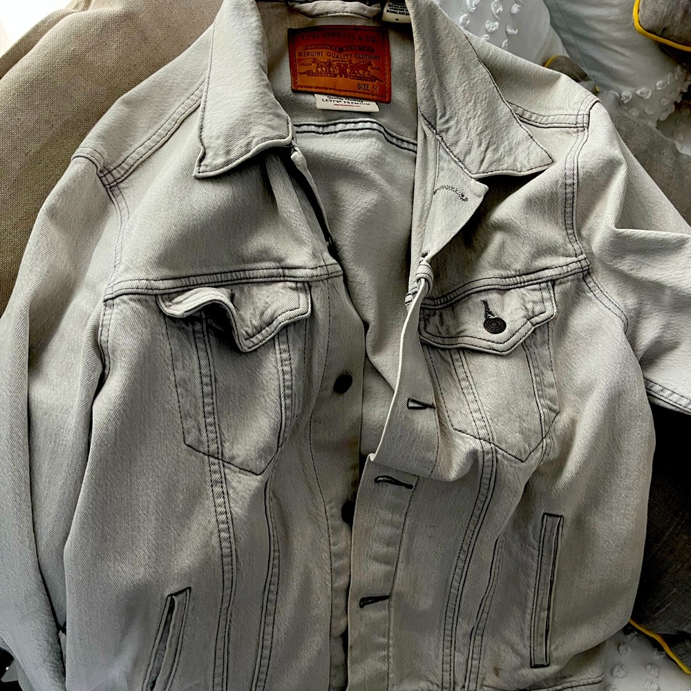 Levi’s Medium light blue/grey denim jacket